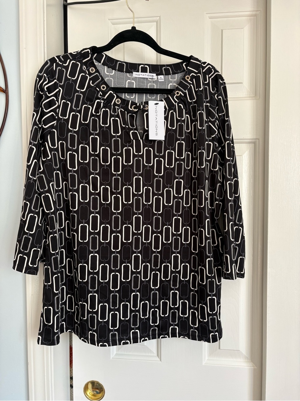Notations Black & White Geometric Necklace-Detail 3/4 Sleeve Top